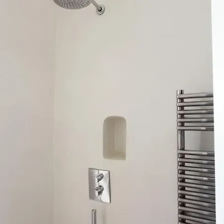 شقة Formica أوستوني